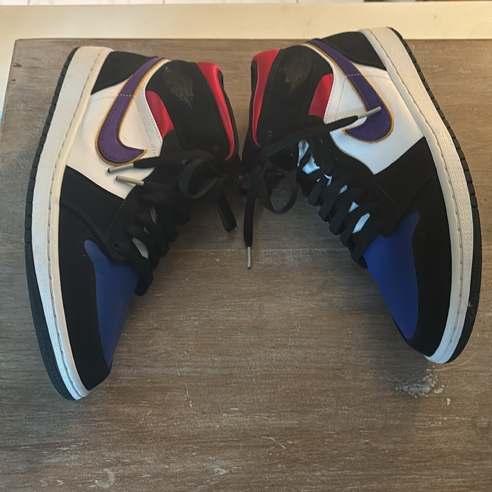 Air Jordan 1 Mid SE Rivals in Men’s Size 11.5